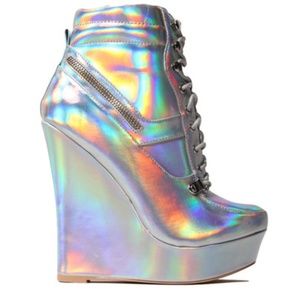 L@@king for Honfleur18 akira holographic wedge boo